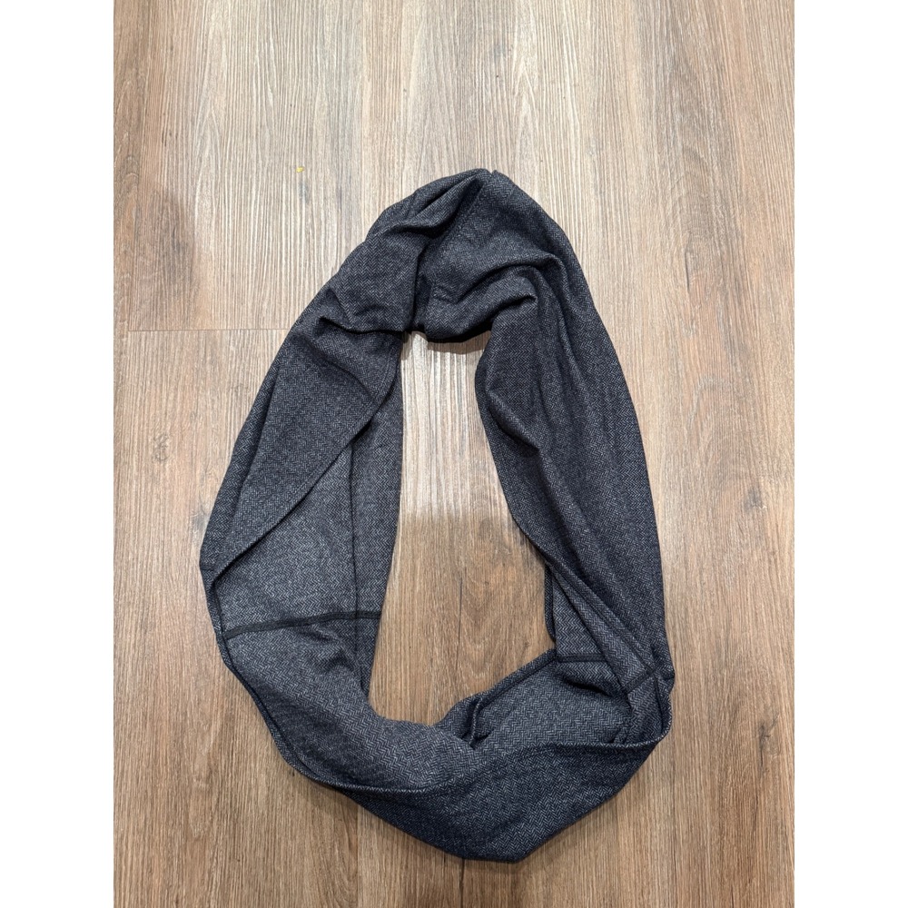 Lululemon‎ Vinyasa Scarf Grey Herringbone Infinity Multi-Way Snap Wrap Scarf
